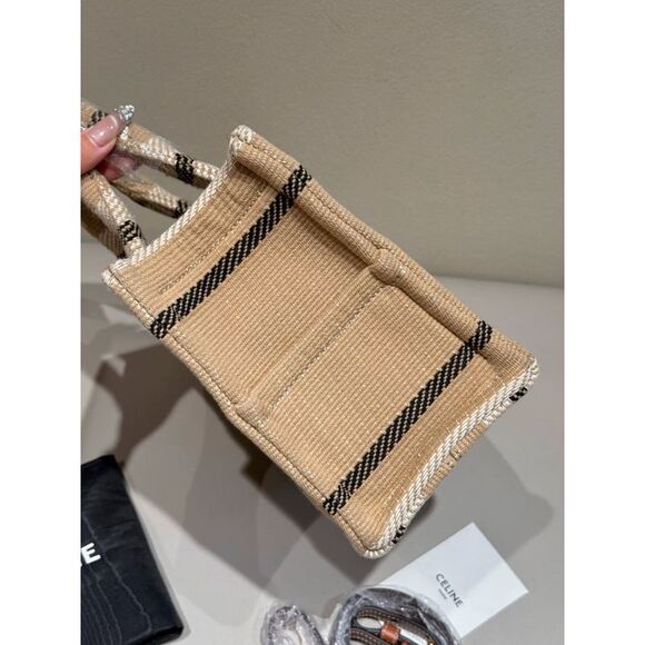 Celine Women Pre-Loved Bag Very Good Condition - Picture 7 of 9